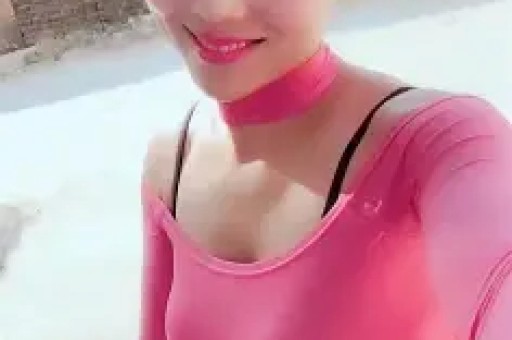 内娱清纯女星偷闯日本拍艳情片被网友当场撞破