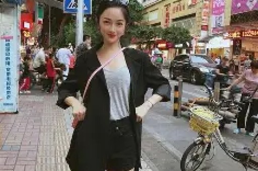 闫学晶直播“哭穷”引风波 道歉被指“知道疼了而非知道错了”