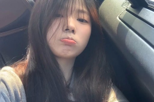 斗鱼女主播忘关摄像头私密画面流出！虚假人设彻底翻车
